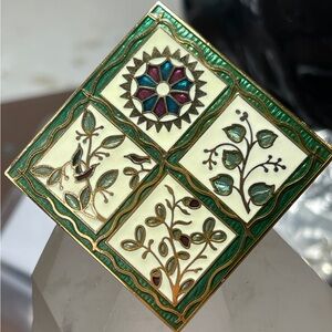 Vintage Botanical diamond-shaped green enameled brooch